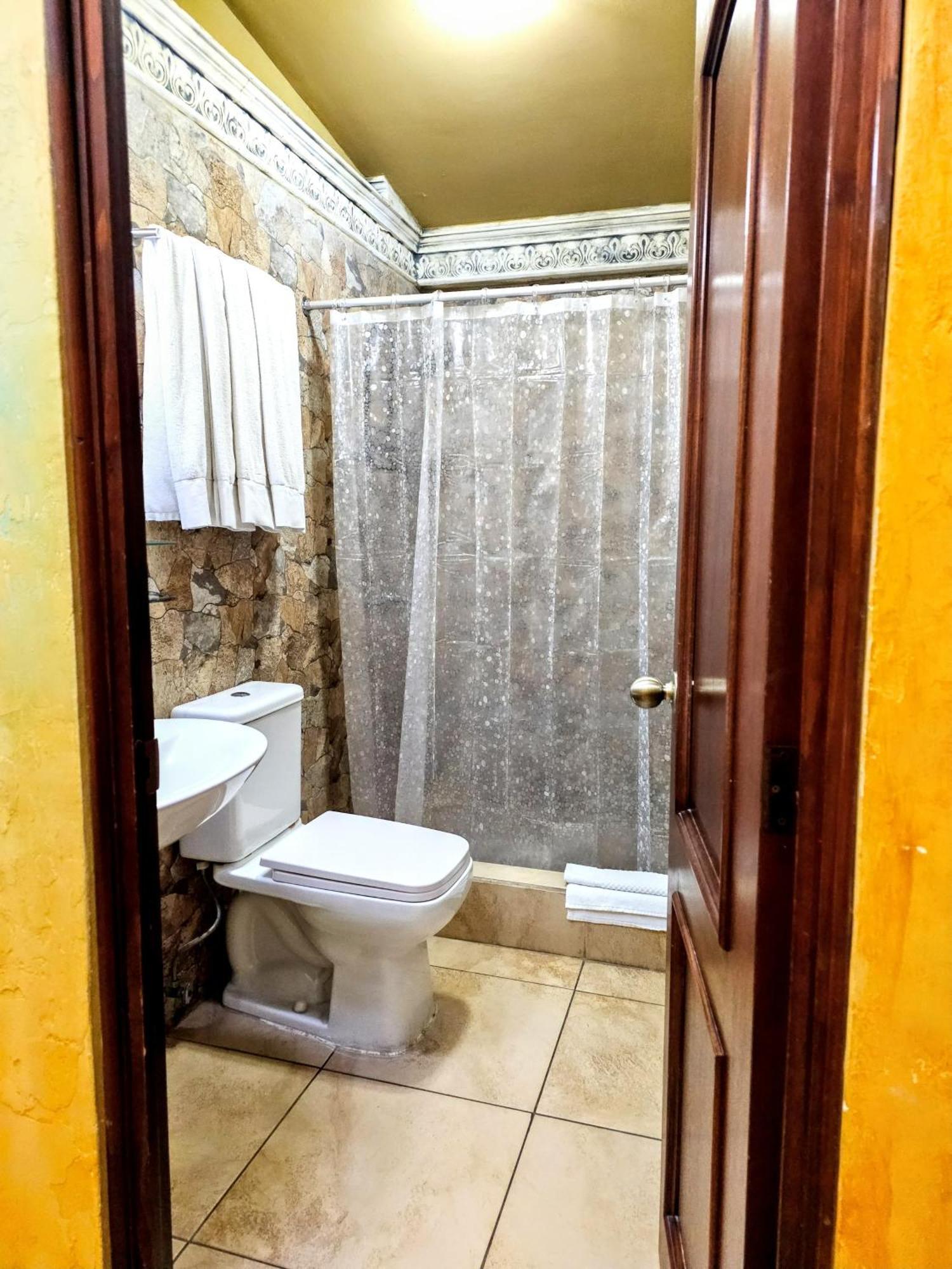 Antigua Inn Hotel Guatemala City ภายนอก รูปภาพ