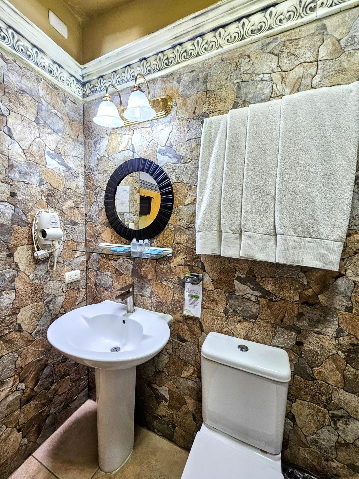 Antigua Inn Hotel Guatemala City ภายนอก รูปภาพ