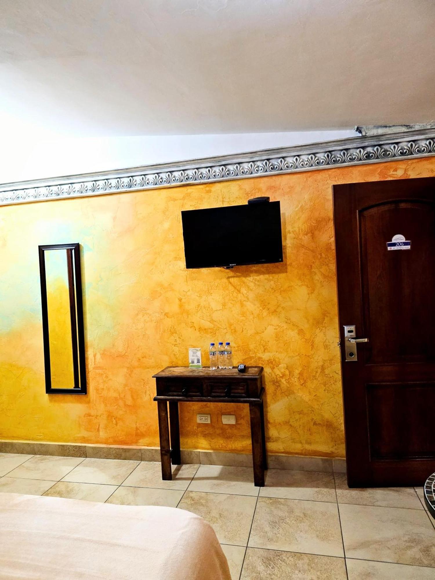 Antigua Inn Hotel Guatemala City ภายนอก รูปภาพ