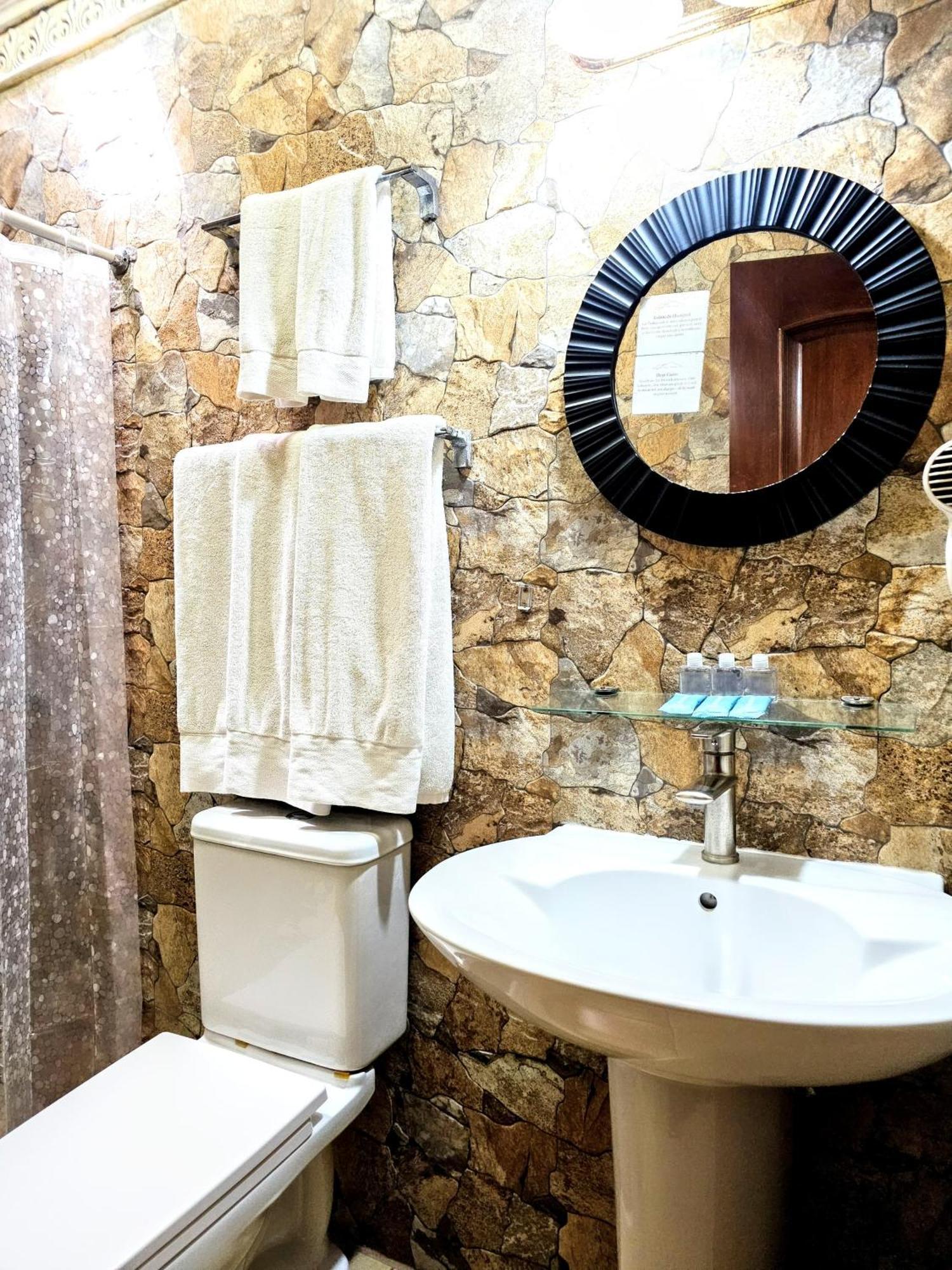 Antigua Inn Hotel Guatemala City ภายนอก รูปภาพ